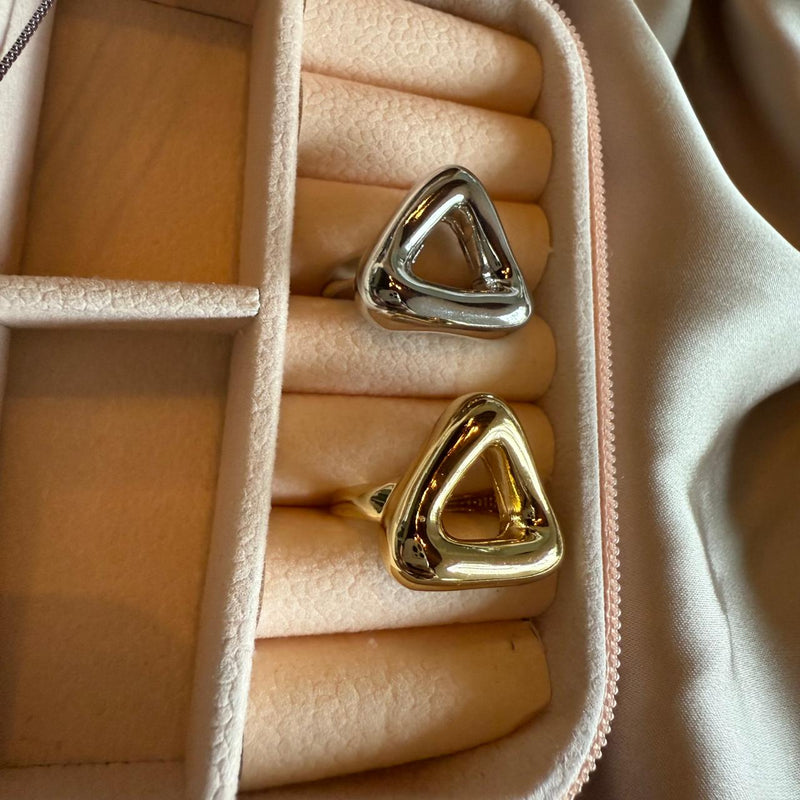 Anel Triângulo (escolha o banho)