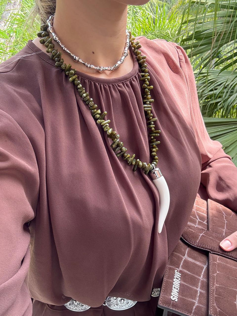 Colar longo Boho Cascalho e Dente escolha sua cor preferida!