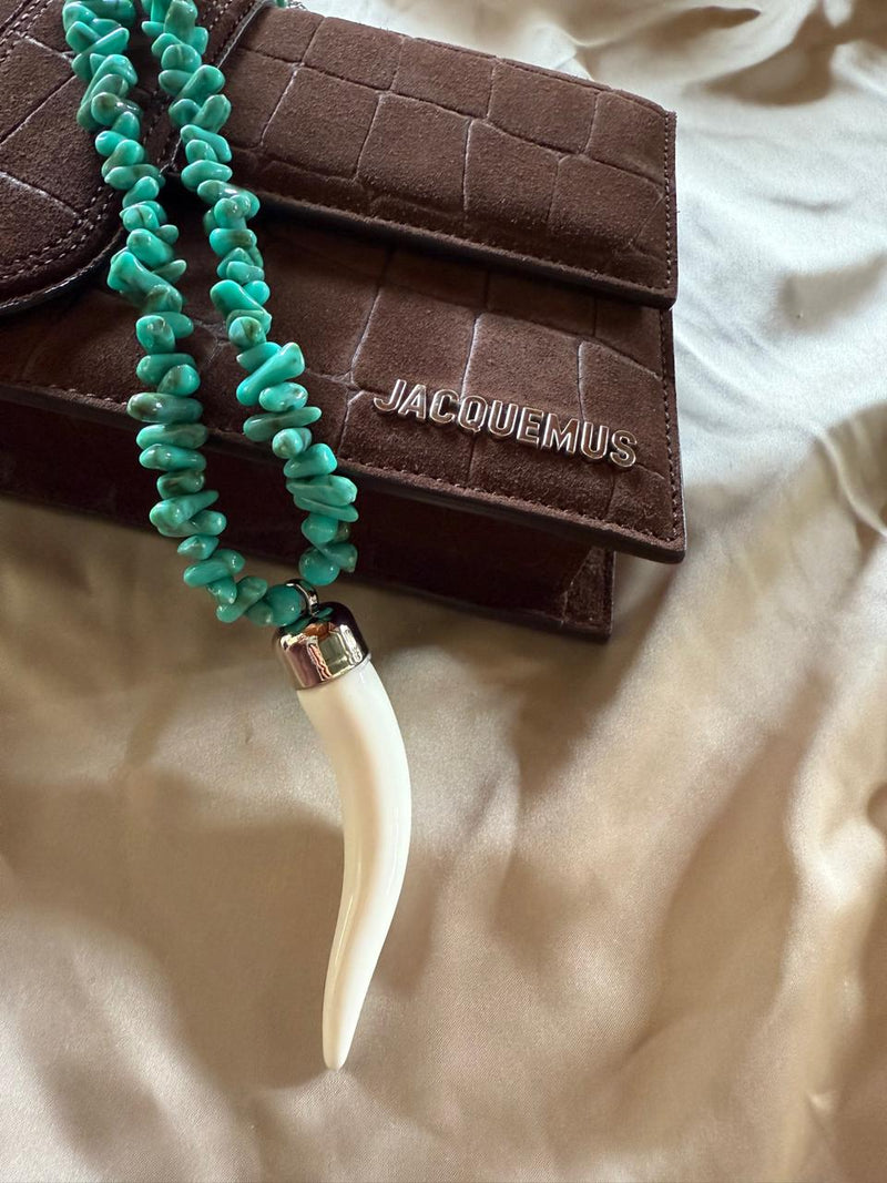 Colar longo Boho Cascalho e Dente escolha sua cor preferida!